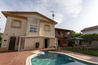 Casa a Cerro romanos 10. Precioso chalet en cáceres