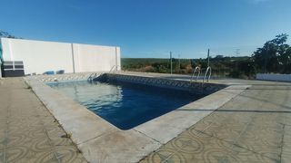 House in Gibraleón. Finca con piscina en gibraleón  la calvilla