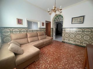 Casa in Paterna del Campo. Vivienda en venta en paternas del campo de 327m2