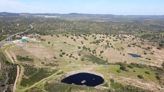 Fondo rustico in Sanlúcar de Guadiana. Cortijo con 870 hectáreas en sanlúcar de guadiana