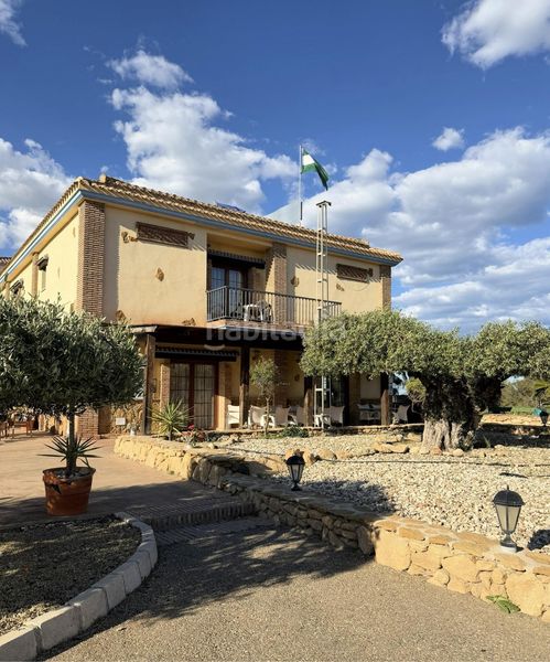 Foto 30c097ee-8f84-4c44-b8df-39174e0821d0. Edificio in Turre