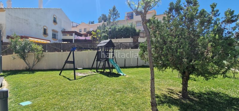 Foto 3d26ab6d-d7eb-480f-ad9b-b23057f96c01. Casa adossada amb aparcament piscina a Islantilla golf Islantilla