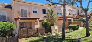 Casa adossada a Islantilla Golf. Exclusivo adosado en islantilla golf con piscina, pádel y garaje