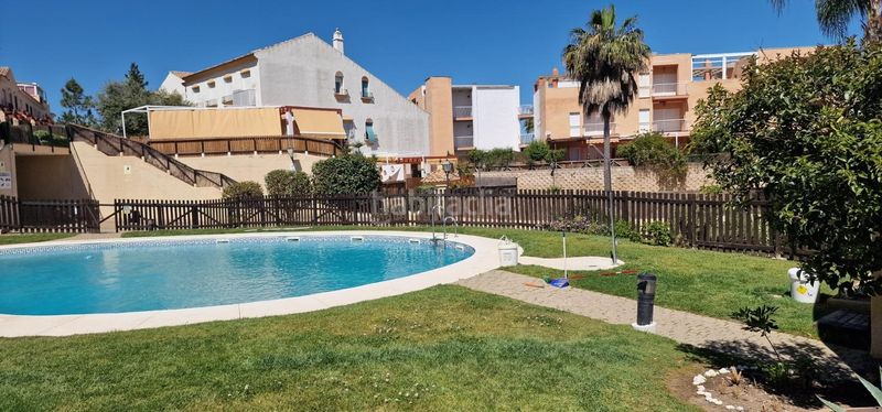 Foto 5e3fda85-2148-4f8d-9707-5d0c9e57f5cf. Casa adossada amb aparcament piscina a Islantilla golf Islantilla