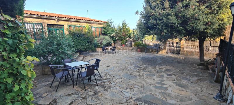 Foto 3b79c388-b632-4697-9fc0-58e9f2f50ea5. Masia amb piscina a Lapa (La)
