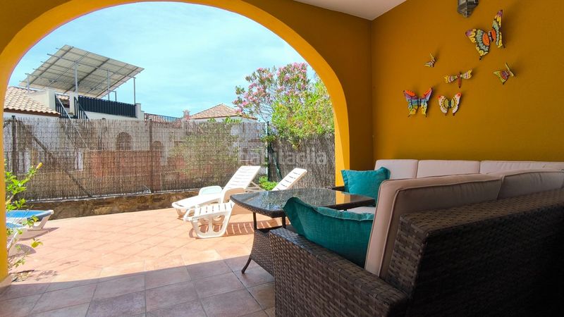 Foto fd8ad6d0-3d39-4ea1-9a0f-ee4749011f4d. Casa adossada amb aparcament piscina a Costa Esuri Ayamonte