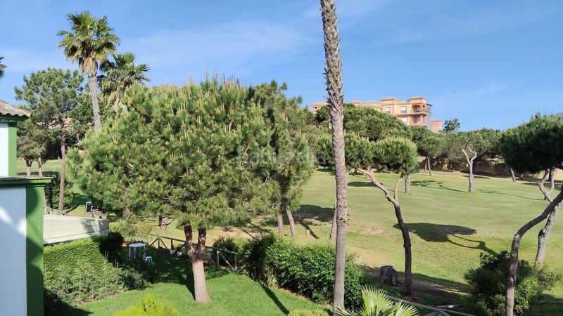 Foto efeefe04-6971-43d5-a9bf-65a429691e75. Xalet amb aparcament piscina a Islantilla golf Islantilla