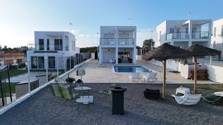 Xalet en Ayamonte ciudad. Exclusiva villa de dise�o con piscina privada en costa esuri