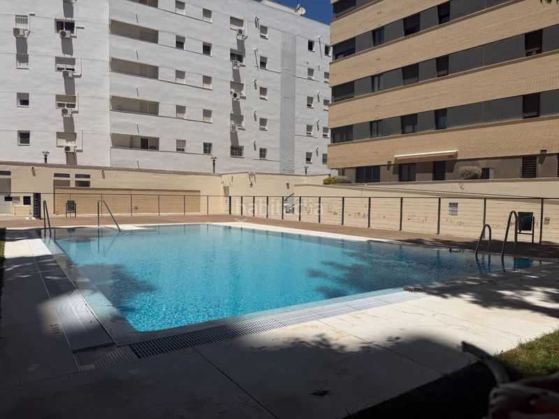 Foto efb01848-09ec-45f6-be0c-317e4563d607. Pis amb calefacció piscina a Pescadería Huelva