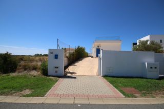 Chalet in Costa Esuri. Exclusiva villa independiente con piscina privada en golf costa