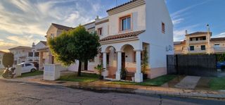 Maison jumelée à Costa Esuri. Chalet adosado impecable, dos plantas y gran ubicación en costa