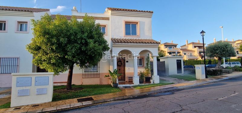 Foto b431f49d-4cc3-444a-9903-cd3239525f15. Casa adossada amb aparcament piscina a Costa Esuri Ayamonte