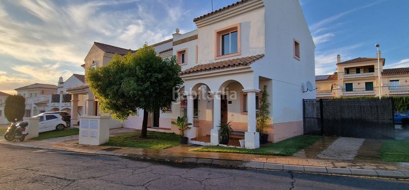 Foto f185be10-74a7-41b3-aacc-3bd271936f6f. Casa adossada amb aparcament piscina a Costa Esuri Ayamonte