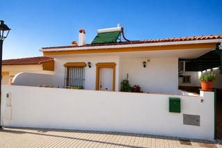Chalet  Los manantiales. Chalet adosado de 3 dormitorios en el almendro