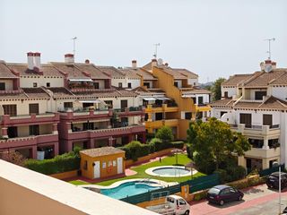 Duplex à Costa Esuri. Oportunidad  dúplex de 3 dormitorios con 3 terrazas y vistas a l