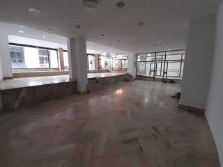 Lloguer Local Comercial a Centro. Local pie calle
