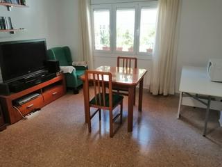 Appartement à Carrer de segimon 18. Piso amplio a pie de calle muy cerca cap, biblioteca, metro y co