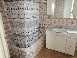 Appartement à Carrer de segimon 18. Piso amplio a pie de calle muy cerca cap, biblioteca, metro y co