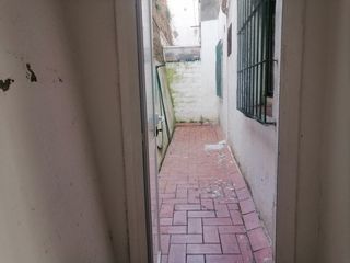 Piso  Passatge del pinsà. Piso muy bien conservado con un patio