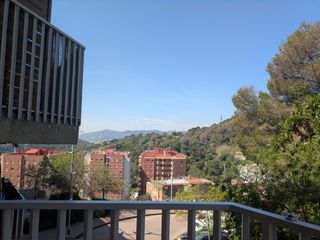 Appartamento in Carrer de mühlberg 28. Piso amplio con balcon y vistas panoramicas.  facil acceso