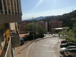 Pis a Carrer de mühlberg 28. Piso amplio con balcon y vistas panoramicas.  facil acceso