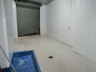 Lloguer Local Comercial a Carrer de la gran vista 154b. Un local de 70 m2 o dos de 35 m2 cada uno, independientes. zona