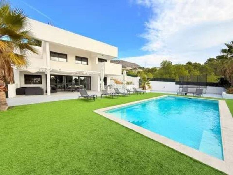 Foto 966ebf5c-6d2e-4fc0-b617-b2158f289dee. Chalet en Mascarat Altea