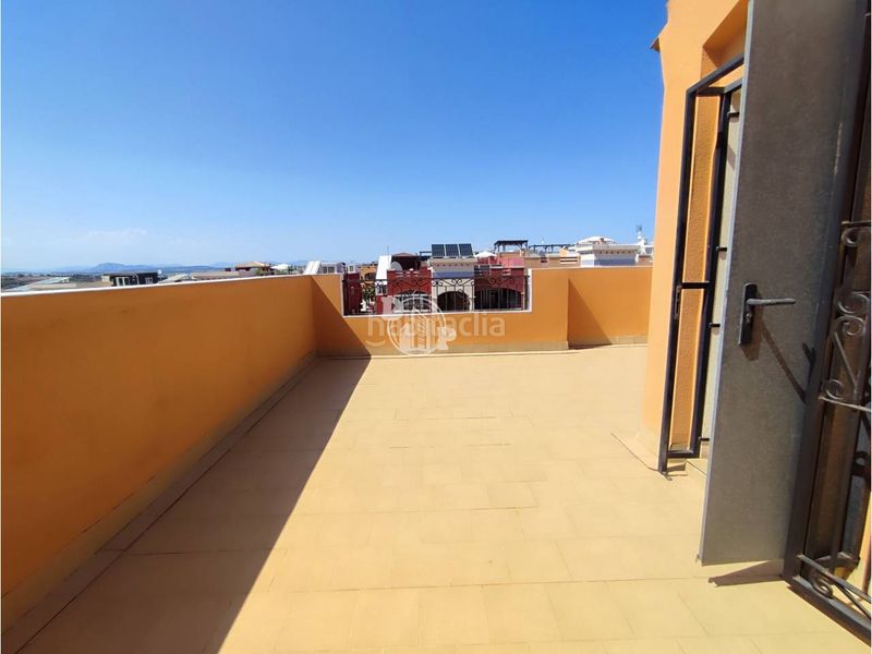 Foto 589c37c2-bd08-423c-840e-f762493d4957. Casa aparellada amb piscina a La Florida Orihuela