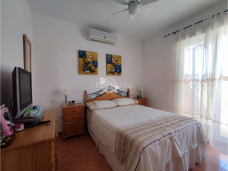 Foto f9b8a90d-5a32-4b00-b35d-8feb832a21ea. Casa aparellada amb piscina a La Florida Orihuela
