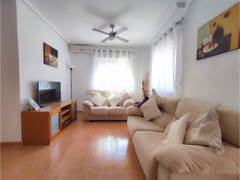 Foto fb6889f8-c3c9-4e95-8f64-5e354498d38b. Casa aparellada amb piscina a La Florida Orihuela