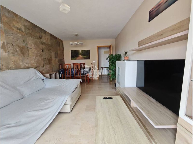 Foto a2f6a802-24b7-41dd-b6f3-2a67a4b9b2e2. Pis amb aparcament piscina a Playa Poniente Benidorm