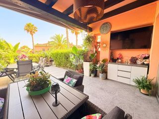 Casa adossada  Calle atenes. Chalet adosado en venta en urbanizaci�n golf bah�a