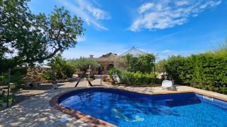 Masia a Roques Daurades-L´Estany. Magnífica finca plana y ajardinada, con casa unifamiliar de 200