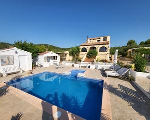 Masia a Roques Daurades-L´Estany. Finca rústica de 16.000 m2, con gran masía, piscina y vistas al