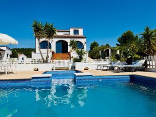 Masia a Roques Daurades-L´Estany. Finca rústica de 16.000 m2, con gran masía, piscina y vistas al