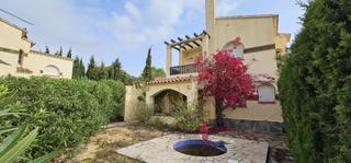 Maison dans Les Tres Cales. Chalet unifamiliar de 91 m2, ubicado a 3 km de la playa