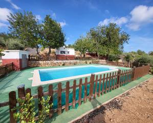 Country house in Ampolla (L´). Finca rústica con casa y piscina, a 900 metros de la playa