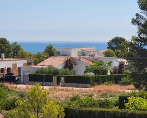 Casa a Calafat. Casa unifamiliar de 113 m2 en planta baja, con dos parcelas esqu