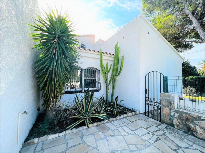 Foto 0d536c87-f38b-4131-856c-3d0647e4d421. Chalet único y exclusivo gran chalet de 174 m2, en primera línea de playa en Ametlla de Mar (L´)