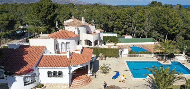 Foto 5dc5225e-f713-4e99-bcf0-d06889e41384. Chalet único y exclusivo gran chalet de 174 m2, en primera línea de playa en Ametlla de Mar (L´)