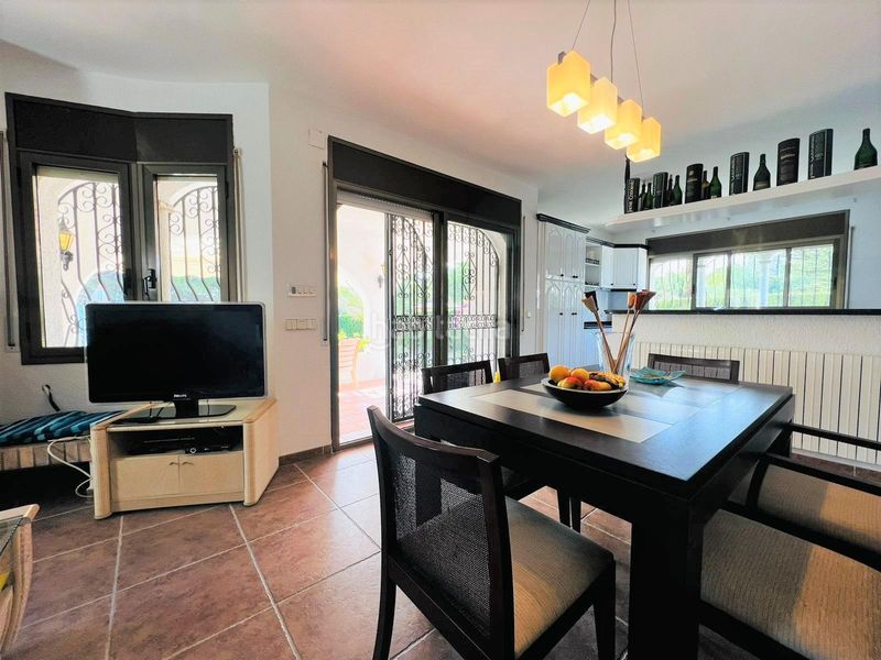 Foto b1393631-f516-4f14-bad1-9533c0ff1a95. Chalet único y exclusivo gran chalet de 174 m2, en primera línea de playa en Ametlla de Mar (L´)