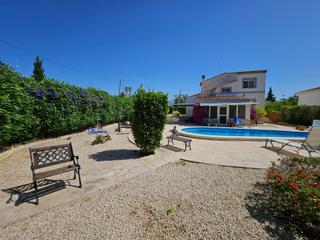 House in Les Tres Cales. Chalet unifamiliar de 179 m2 con parcela de 785 m2 más piscina