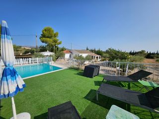 Bauernhof in Ampolla (L�). Finca rustica con vivienda unifamiliar con varias construcciones