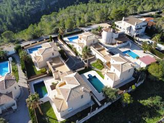 House in Les Tres Cales. Exclusivo conjunto de 4 chalets con piscina, jardín privado y li