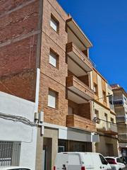 Pis a L´Ametlla de Mar. Edificio con pisos de obra nueva con muchas posibilidades