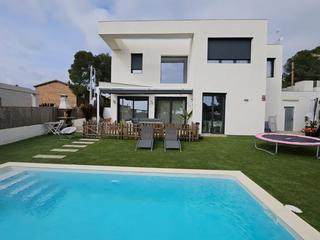 Maison dans Les Tres Cales. Moderna y autosuficiente casa unifamiliar en lametlla de mar con