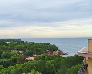 Dúplex a L´Ametlla de Mar. Exclusivo dúplex con vistas al mar a solo 150 metros de la playa