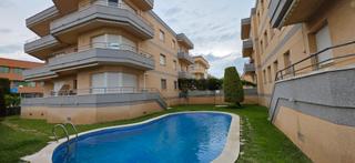 Apartment in L´Ametlla de Mar. A pocos metros de la playa apartamento con piscina y parking