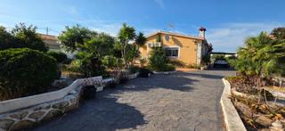 Casa a Les Tres Cales. Chalet con estudio independiente y piscina en lametlla de mar, c