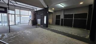 Local Comercial a L´Ametlla de Mar. Gran local comercial de 157 m con patio en pleno centro de lamet